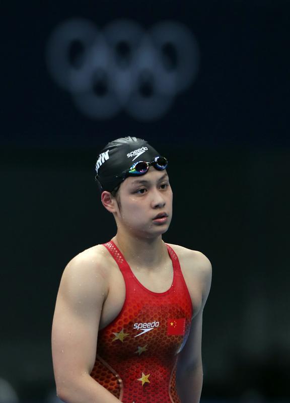 女子游泳决赛中，选手顽强逆袭
