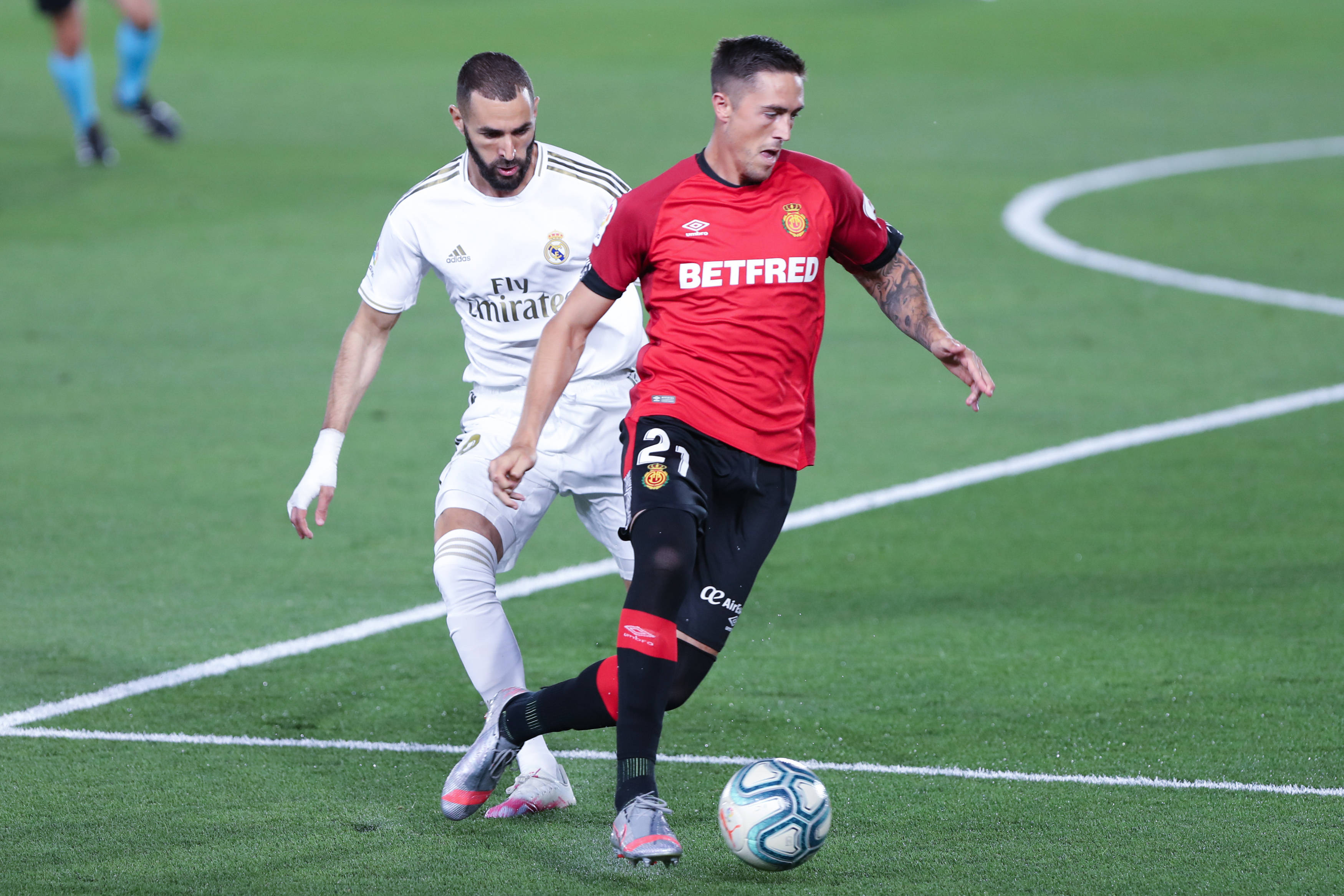 包含皇家社会主场疲软，连续不败形势动摇的词条