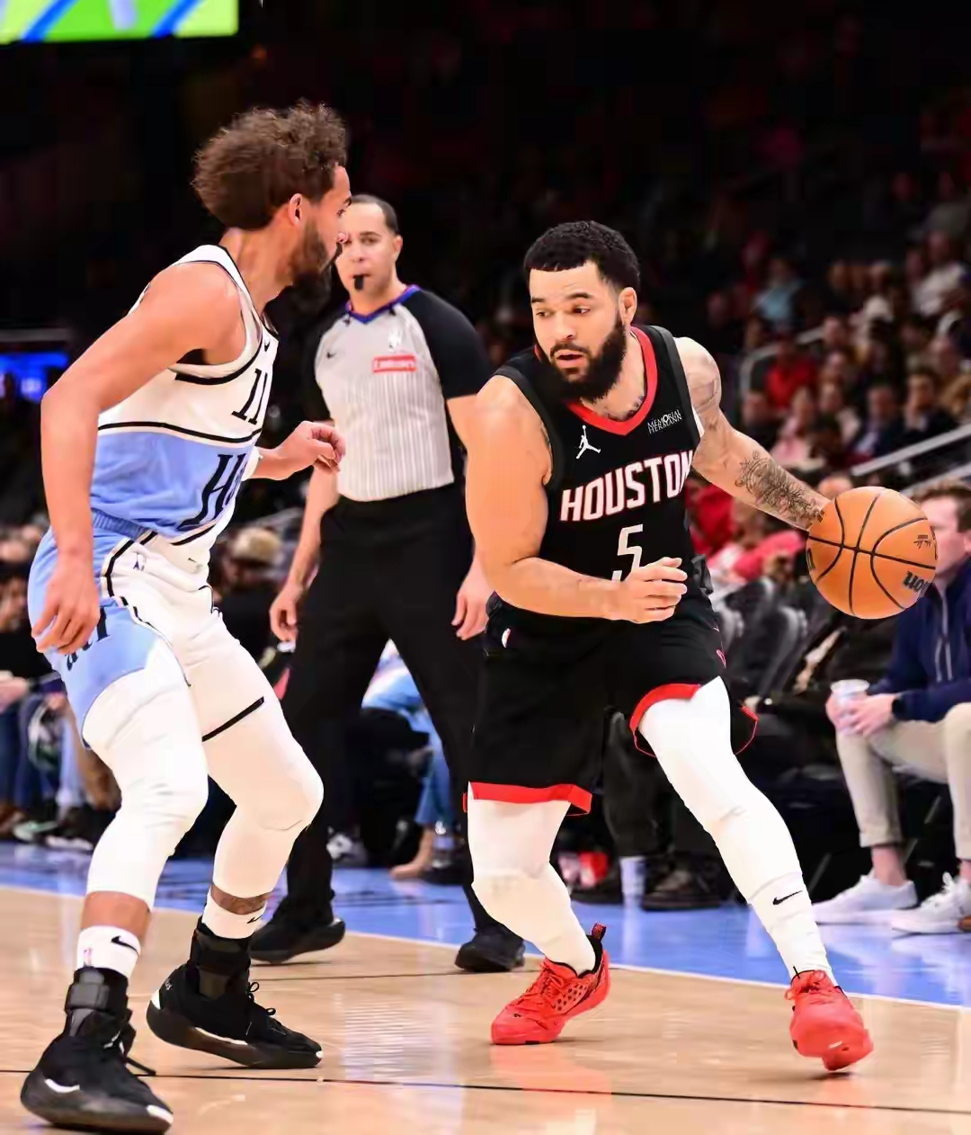 开云体育登录-火箭队客场遭遇挫折，寻找反弹良机