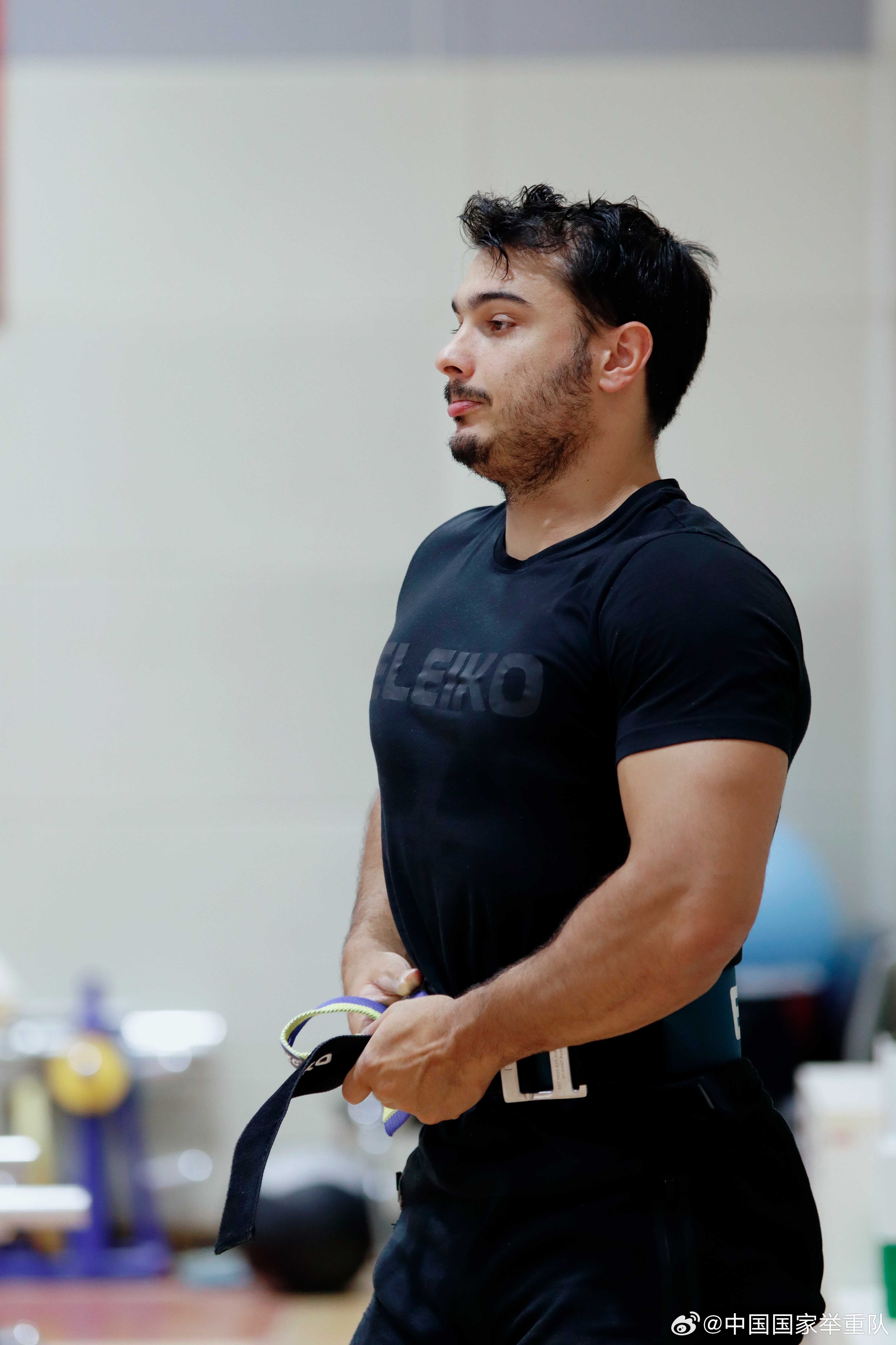 开云体育网页版-法国队在举重比赛中表现出色，获得冠军