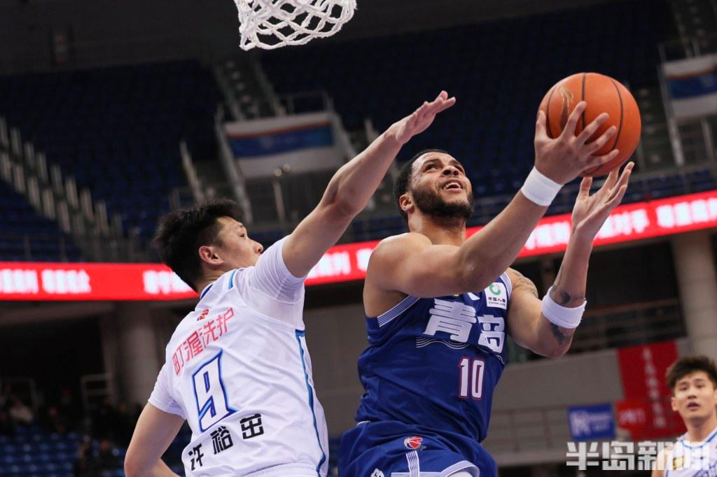 开云体育登录入口-青岛男篮主场取胜，继续保持不败战绩