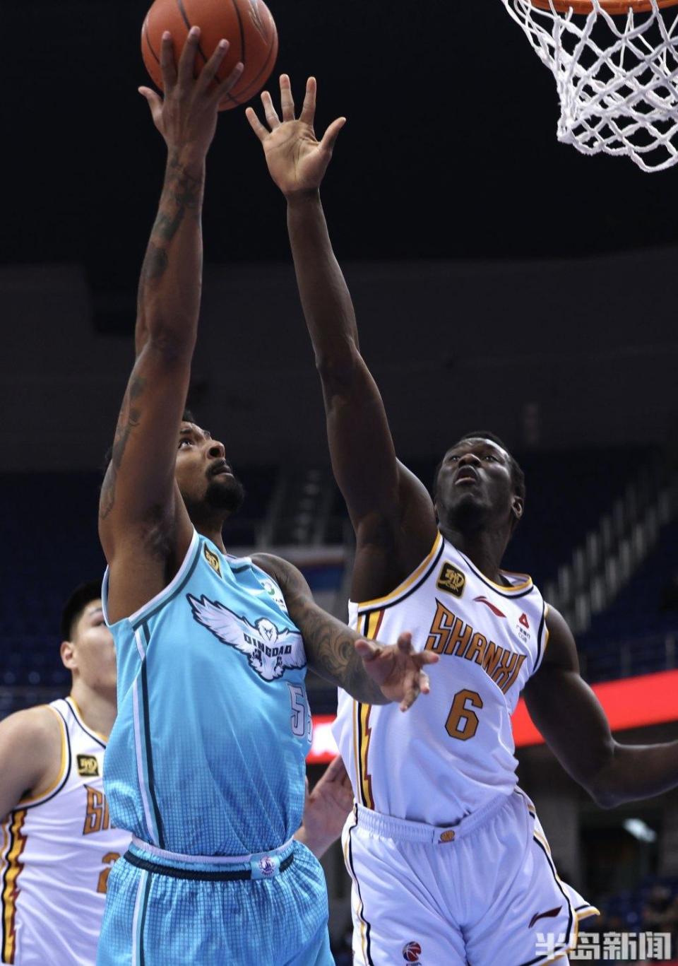 青岛男篮主场取胜，继续保持不败战绩