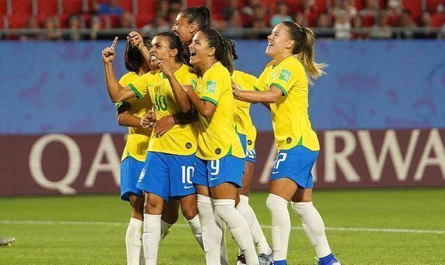 关于巴西队力克加拿大，晋级女足世界杯四强赛的信息
