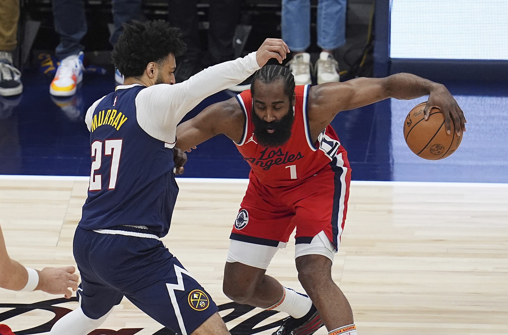 开云体育官方入口-快船击败骑士，终结两连败