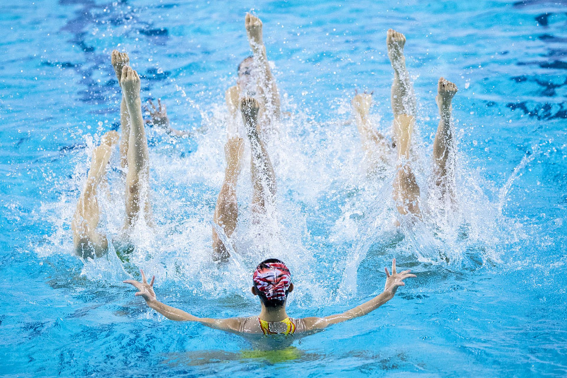 哥伦比亚代表团在游泳比赛中展现出色